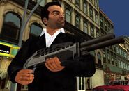 Toni Cipriani con una SPAS 12 en GTA: LCS.