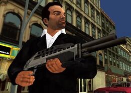 Toni Cipriani con una SPAS 12 en GTA: LCS.