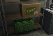 Unas cajas de Sprunk en el patio trasero de un 24-7.