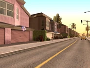 Las casas grandes son muy comunes en este barrio.