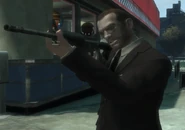 Niko Bellic con una carabina en GTA IV.