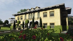 Una mansión al final de Sam Austin Drive.