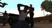 Introducción (GTA SA) 4.jpg (40 kB) CJ arrodillándose en el suelo