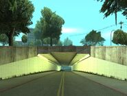 Kings.jpg (123 kB) El puente que conecta el barrio de los reyes con el de las reinas.