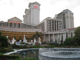 Vista frontal del Caesar's Palace.