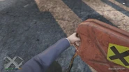 El bidón de gasolina en PS4, PC y Xbox One. Nótese la equis negra sobre el cuadrado amarillo.