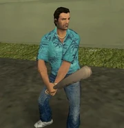 Tommy Vercetti con un bate en Vice City, GTA: VC.