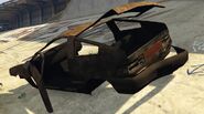 Parte posterior de un Blista Compact abandonado en Grand Theft Auto V.