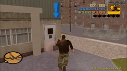 Claude recogiendo el explosivo.