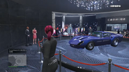 El Stinger GT que aparece en exhibición como premio del podio en la Ruleta de la Fortuna en la Semana del laboratorio de ácido.