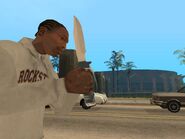 Carl Johnson con un cuchillo en GTA: SA.