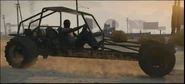 Trevor pilotando un Dune Buggy.