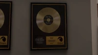OGLocDiscoOroGTAV.png (168 kB) Disco de oro de OG Loc, en la Casa de Franklin Clinton en Vinewood Hills