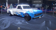 La Drift Yosemite que fue exhibida como vehículo del podio en la Ruleta de la Fortuna en el evento Bonificaciones de GTA Online (Mayo 2021 Parte 2).