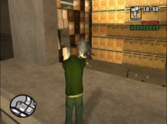 CJ asesinando a unos hombres en el interior del puerto.