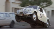El Herbie haciendo wheelie.