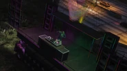 Un peatón haciendo DJ en el Autobús del festival.