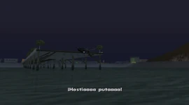 El auto cayendo al océano.