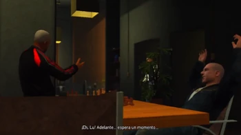 Mori y Brucie jugando ajedrez.