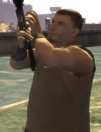 Keenan recargando su M4