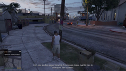 Lester instruyendo a Franklin en el uso de Trackify.