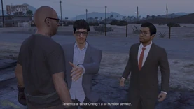 Trevor presentando a sus invitados.