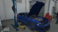 El Dominator GTX del servicio del taller en el DLC GTA Online: Los Santos Tuners.