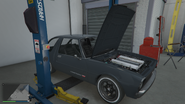 El Rhapsody del servicio del taller en el DLC GTA Online: Los Santos Tuners.