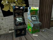 Máquinas de mini juegos en un bar.