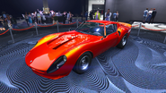El Stinger GT que aparece en exhibición como premio del podio en la Ruleta de la Fortuna en la Semana del Año de la Serpiente.