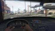 Interior de un Buffalo policial en PS4, Xbox One y PC en GTA V.