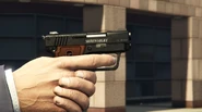 PistolaSNSM GTAV.jpg (81 kB) Michael De Santa con la pistola cutre.