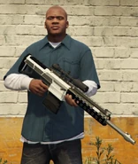 FranklinconFusilfrancotiradorpesadoMKII.jpg (107 kB) Franklin Clinton con un fusil de francotirador pesado MkII.