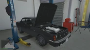 El Nebula Turbo del servicio del taller en el DLC GTA Online: Los Santos Tuners.