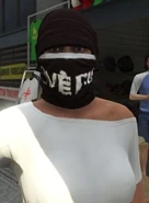 MascaraLoveFistGTAOnline.jpg (17 kB) Un jugador utilizando el pañuelo de Love Fist.