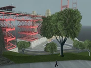 El puente y el club (tapado por el árbol), vistos desde Juniper Hollow.