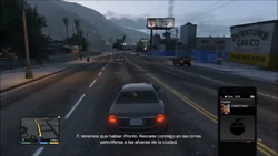 Michael llamando a Franklin.