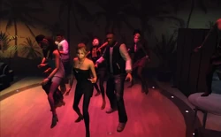 Luis bailando en el interior del Maisonette 9.