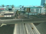 Entrada al túnel. Nótese atrás, difuminado, el 5º paso elevado.