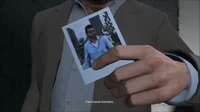 Dave mostrando la foto de Kerimov.
