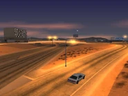 Siguiendo el recorrido de la autopista.