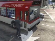 Bus2.png (261 kB) Franklin a punto de subir a un bus de LST