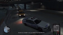 Ashley hablando sobre 