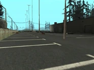 Imagen de un gran estacionamiento, aquí se puede enocontrar diferenetes vehículos.