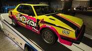 Un Postlude exhibido como premio del podio en el Club de coches de LS en la Semana de bonificaciones del Proyecto Derribo.