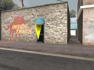 MontgRC3.jpg (110 kB) Inside Track Betting, al costado encontramos una Carga explosiva.