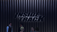 El logo de Inside Track en la pared dentro del casino en GTA Online.