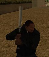 Carl Johnson con un bate de béisbol.