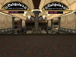 Interior del casino, con pilares al estilo romano.