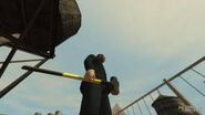 Martillo GTAIV.jpg (6 kB) Niko Bellic usando el martillo gracias a un mod.